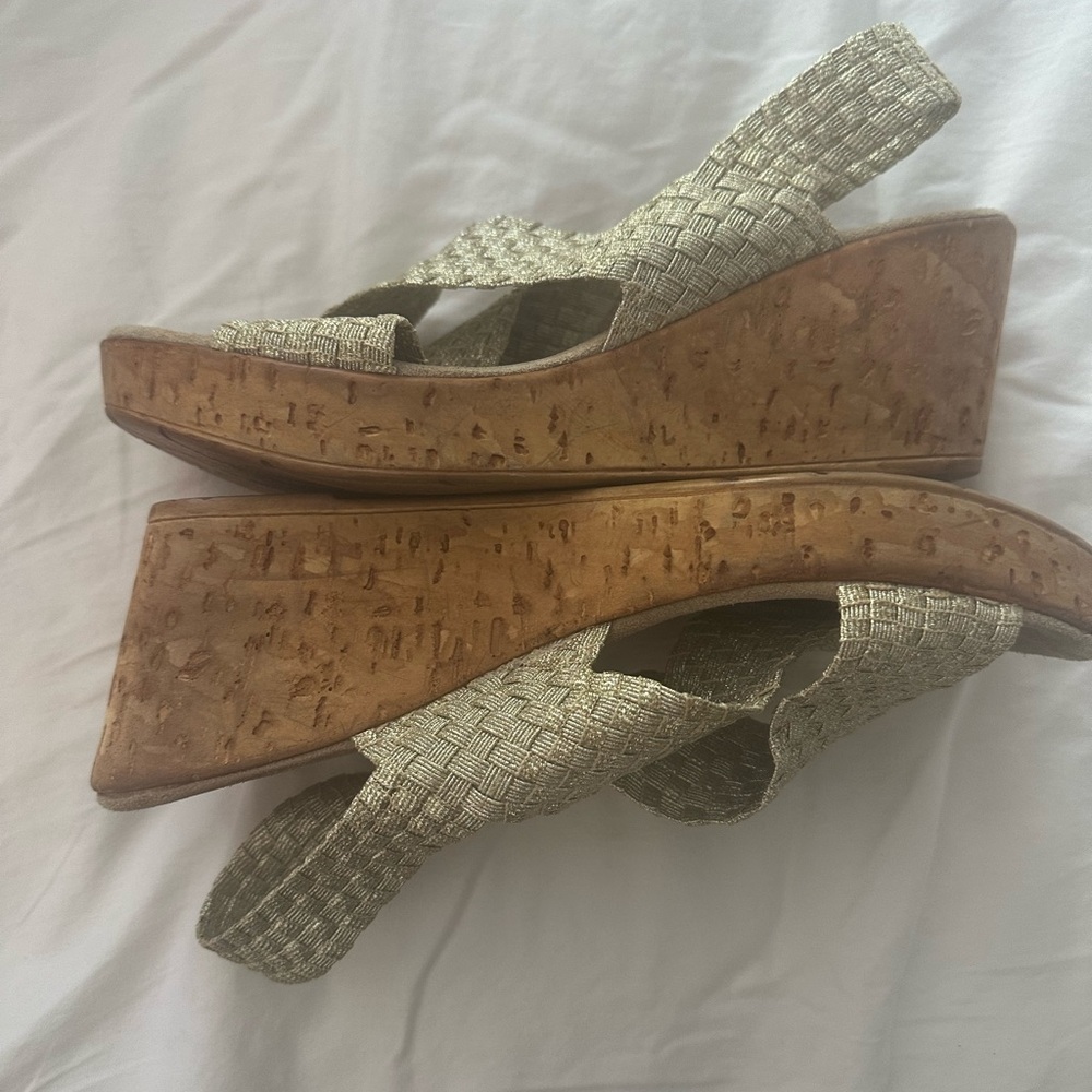 CHARLESTON SHOE CO. MED gold woven Cork Wedges